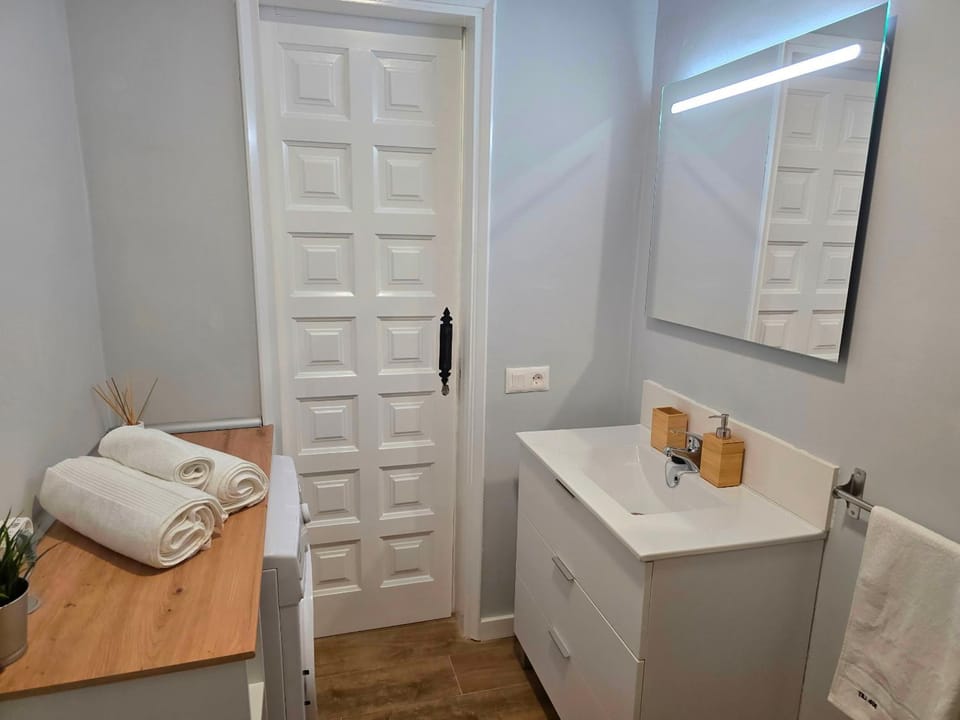 Bathroom, towels