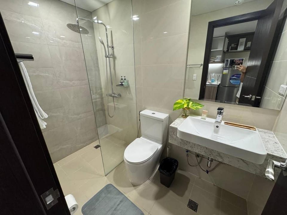 Shower, Toilet