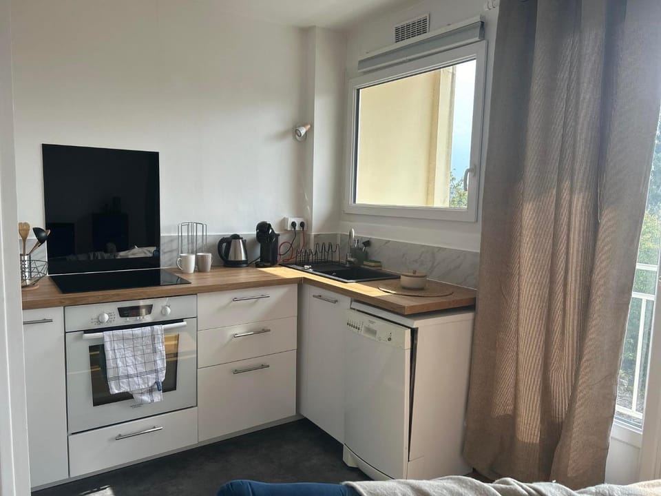 Kitchen or kitchenette, stove