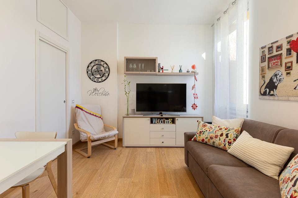 TV and multimedia, Living room, Seating area, Dining area, Evening entertainment