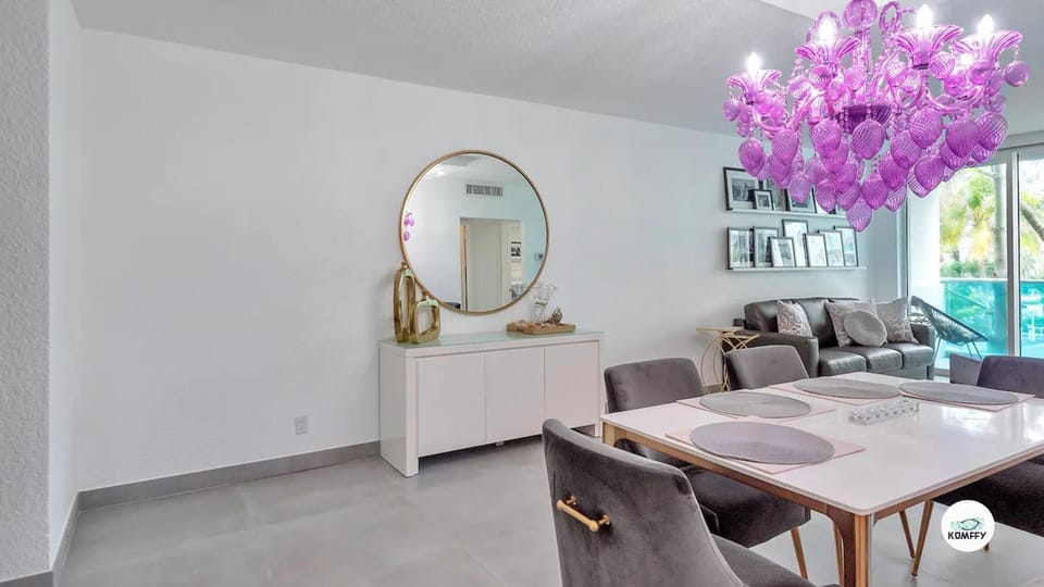 Beach home 1Bed/1.5Bath w/King bed at Sian House in Hollywood Beach