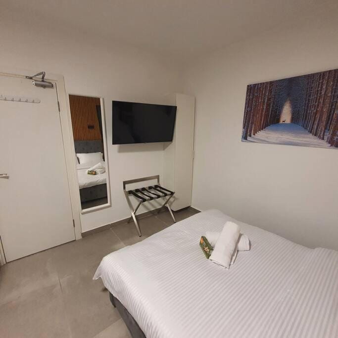 Ryo 21 דירה במלון בוטיק 2 דקות מטיילת בת ים Apartment in Tel Aviv District