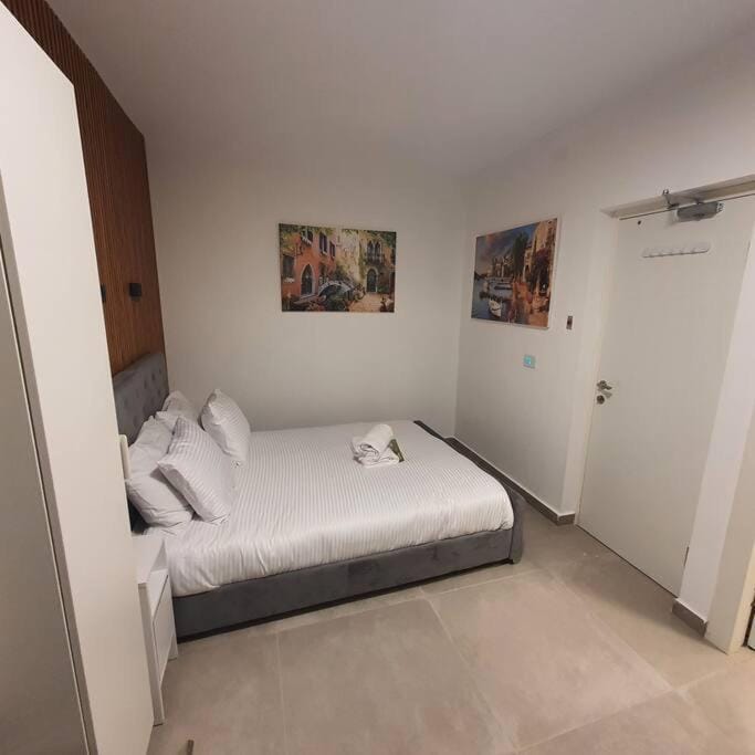 Ryo 22 דירה במלון בוטיק 2 דקות מטיילת בת ים Apartment in Tel Aviv District