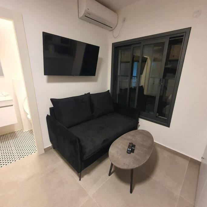 Ryo 22 דירה במלון בוטיק 2 דקות מטיילת בת ים Apartment in Tel Aviv District