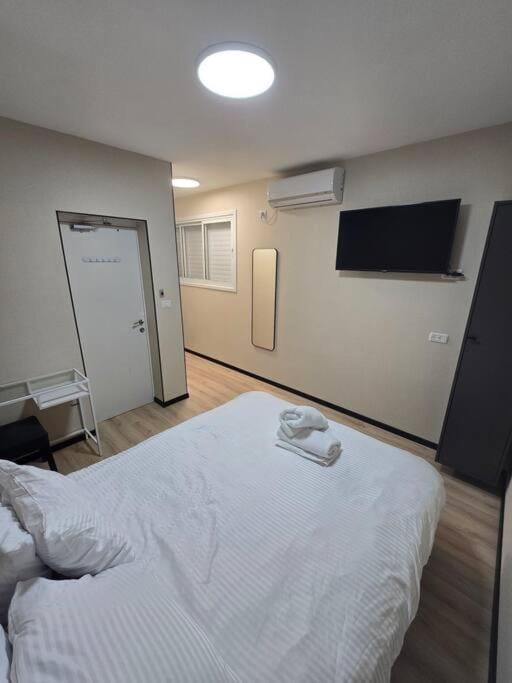 Ryo 23 דירת נופש עם ג'קוזי 2 דקות מטיילת בת ים Apartment in Tel Aviv District