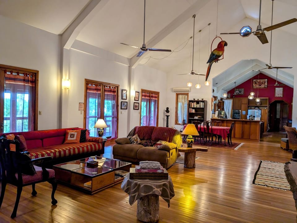 Living room, Seating area