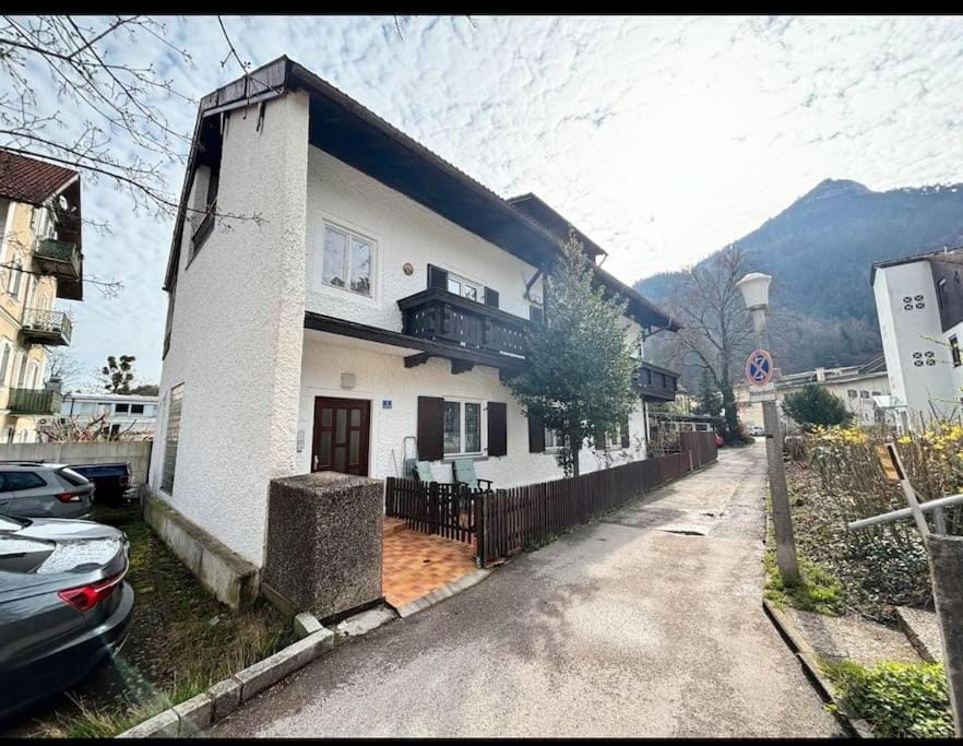 Neighbourhood, Street view