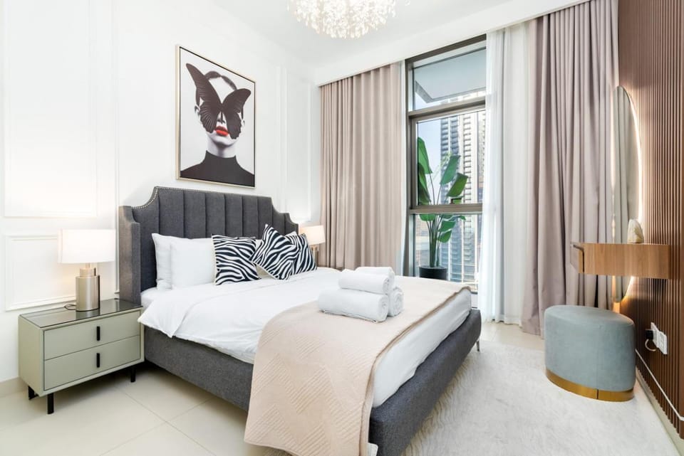 Bed, Photo of the whole room, Seating area, Bedroom