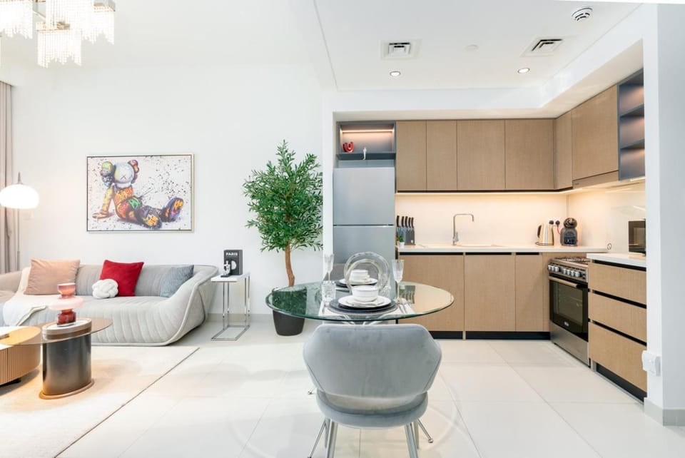 Coffee/tea facilities, Kitchen or kitchenette, Living room, Seating area, Dining area, oven, stove