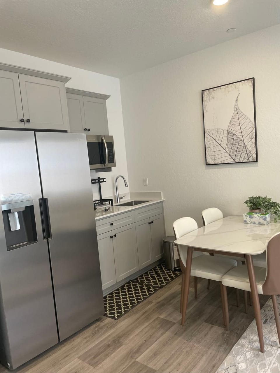 Kitchen or kitchenette, Dining area, minibar