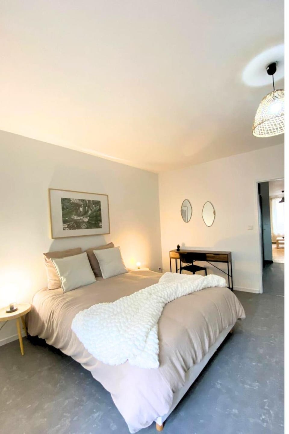 Photo of the whole room, Bedroom