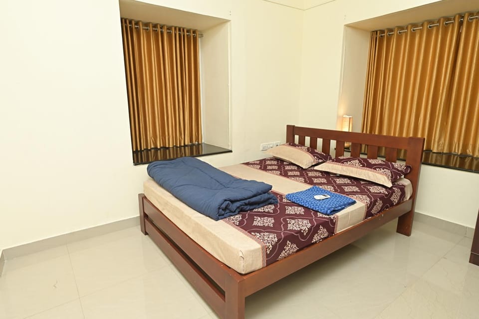 Bedroom, towels