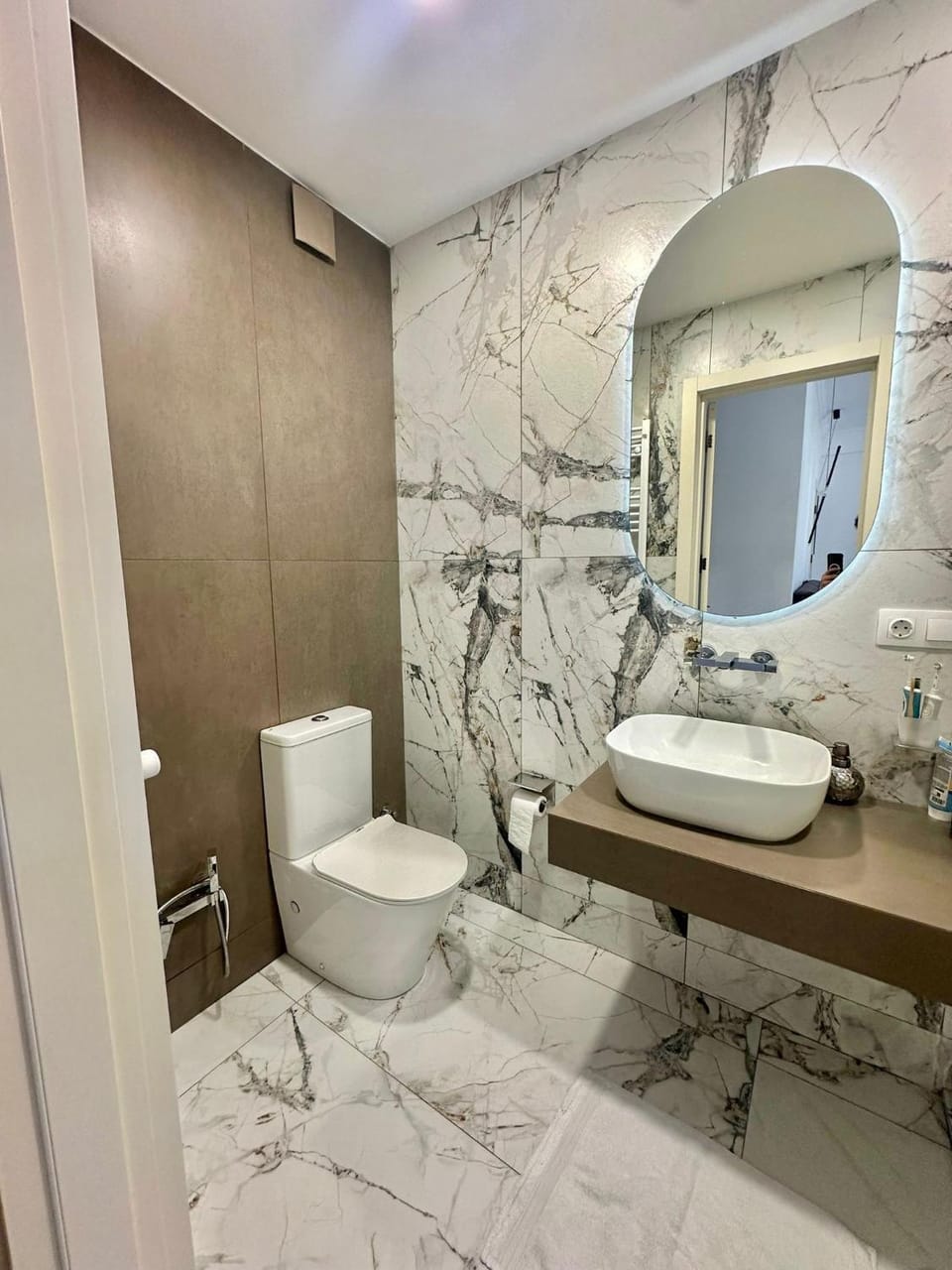 Shower, Toilet, Bathroom, Bath, towels