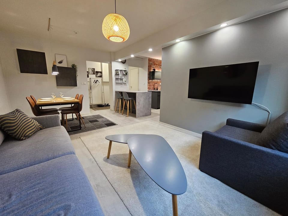 TV and multimedia, Living room, Seating area
