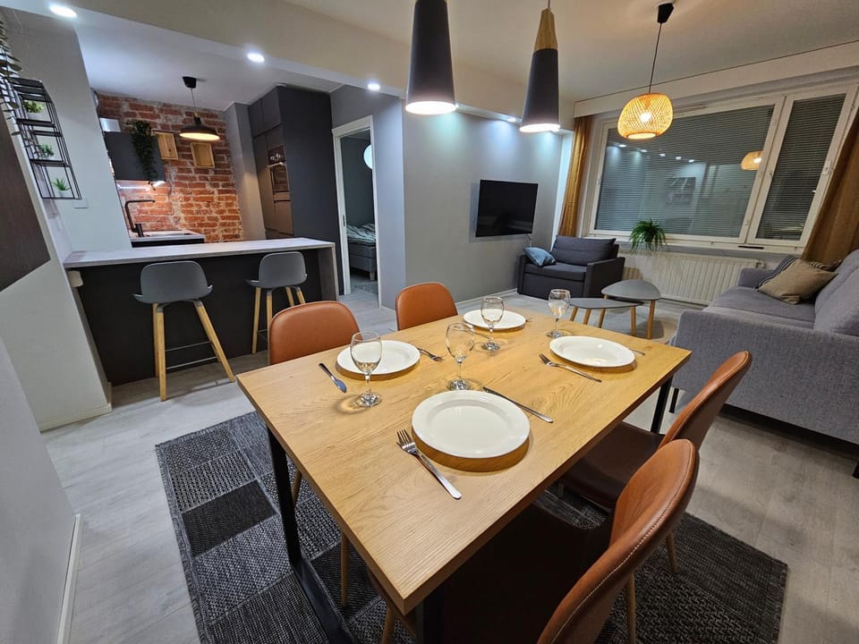 Kitchen or kitchenette, Living room, Seating area, Dining area
