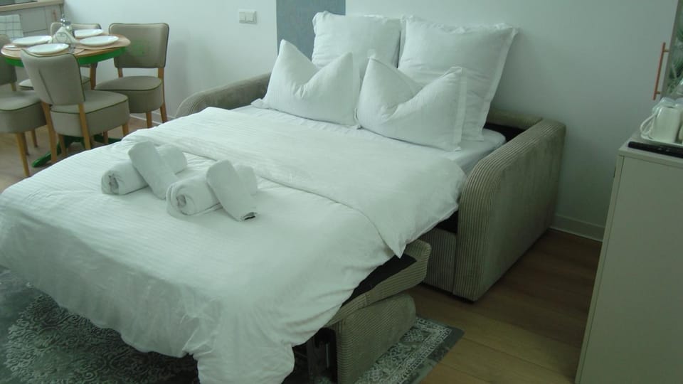 Bed, Living room