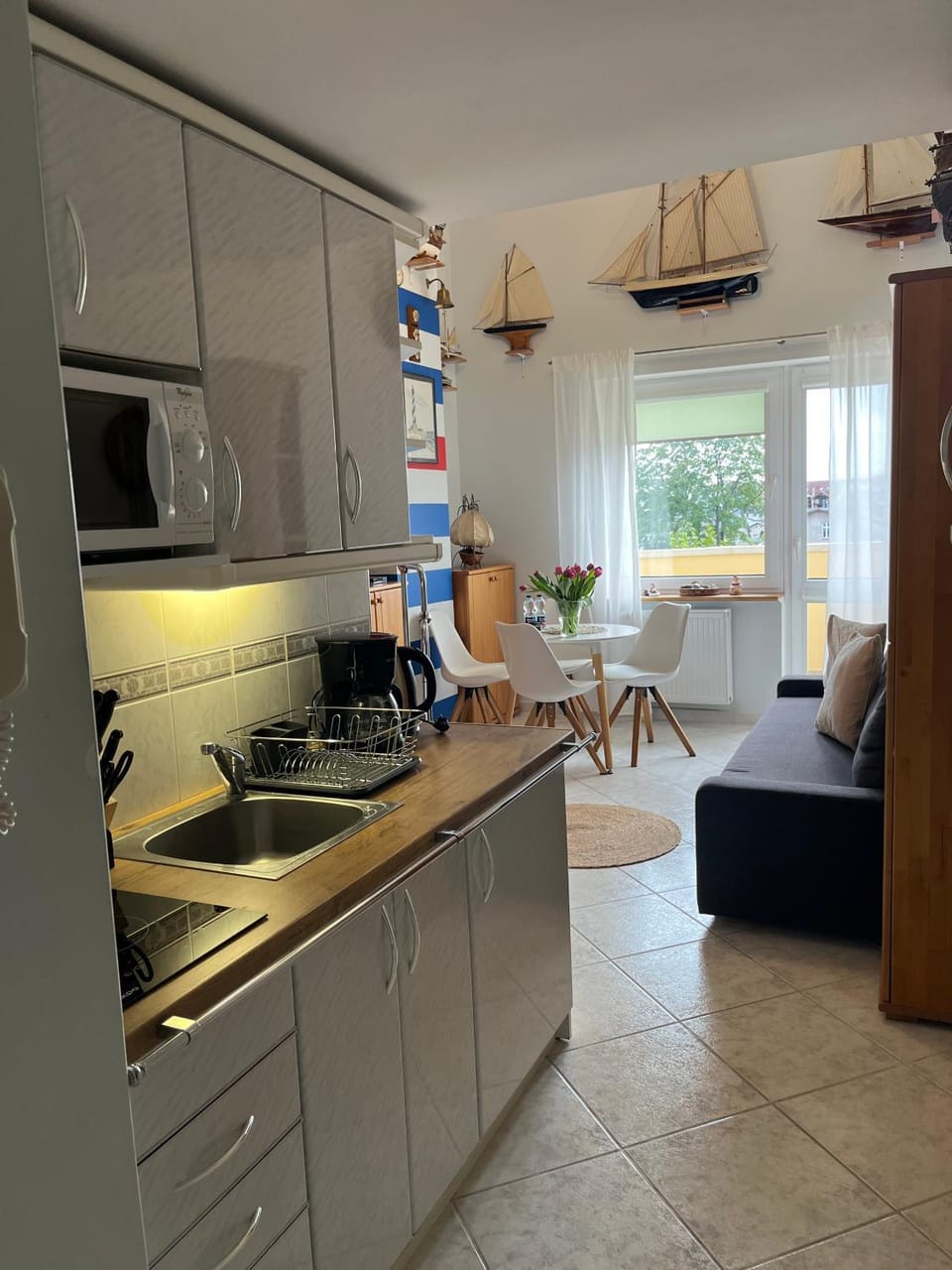 Kitchen or kitchenette, Dining area, oven, stove