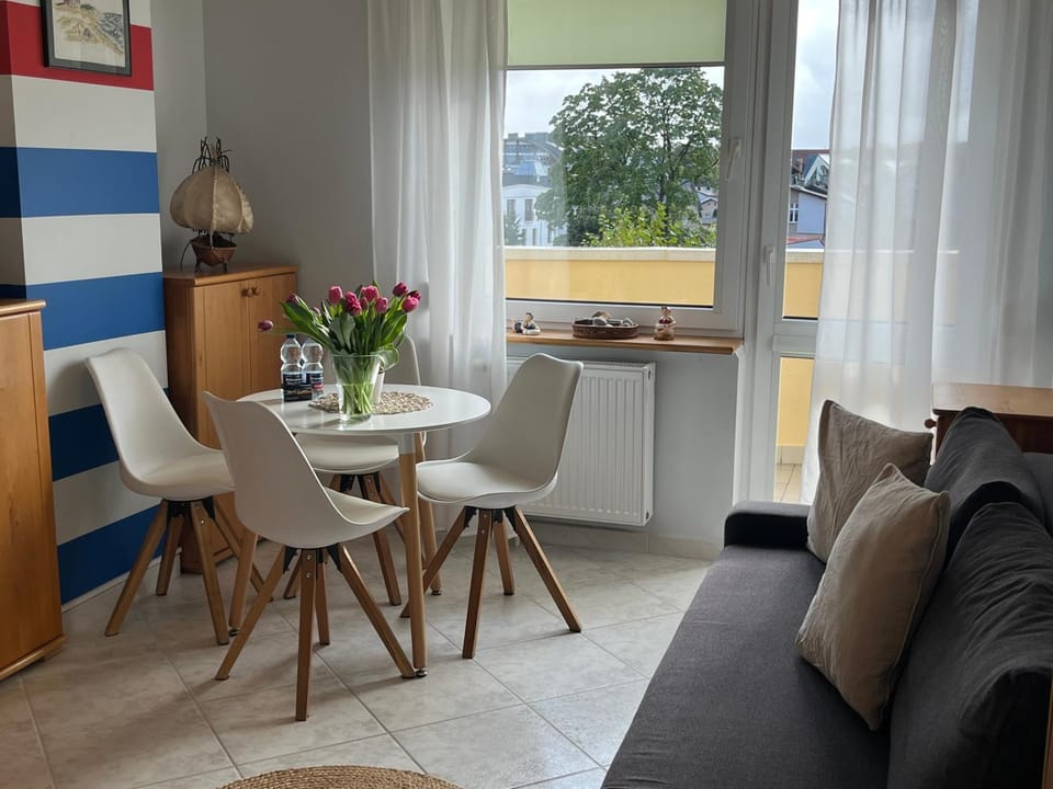 Kitchen or kitchenette, Living room, Dining area