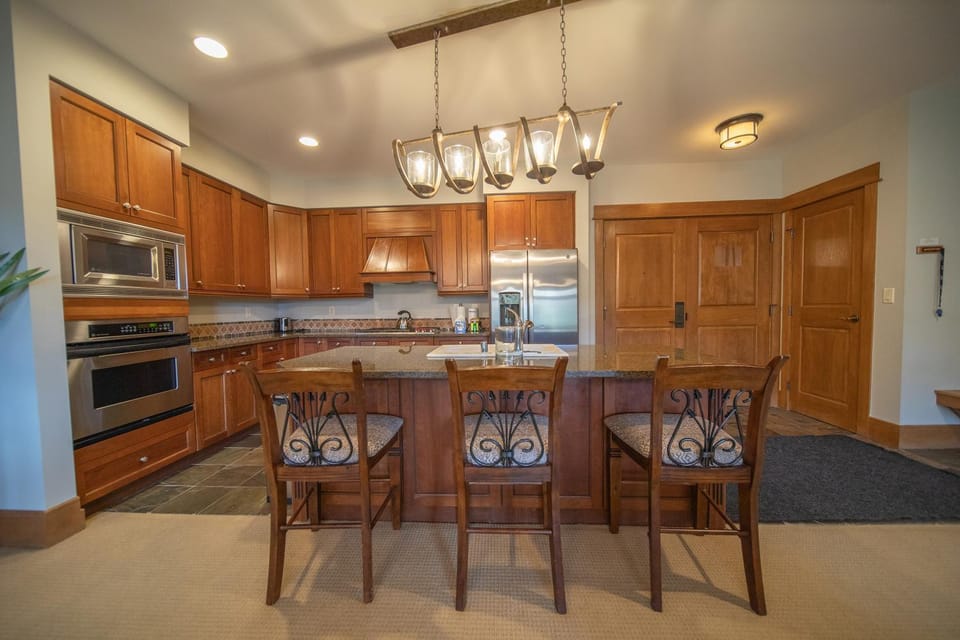 Lone Eagle 3037 by SummitCove Lodging House in Keystone