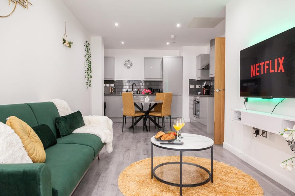 TV and multimedia, Kitchen or kitchenette, Living room, Seating area, Dining area, Evening entertainment