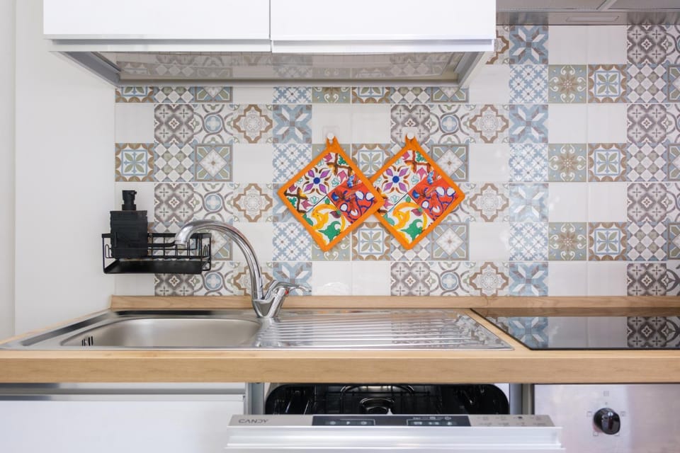 Kitchen or kitchenette, dishwasher