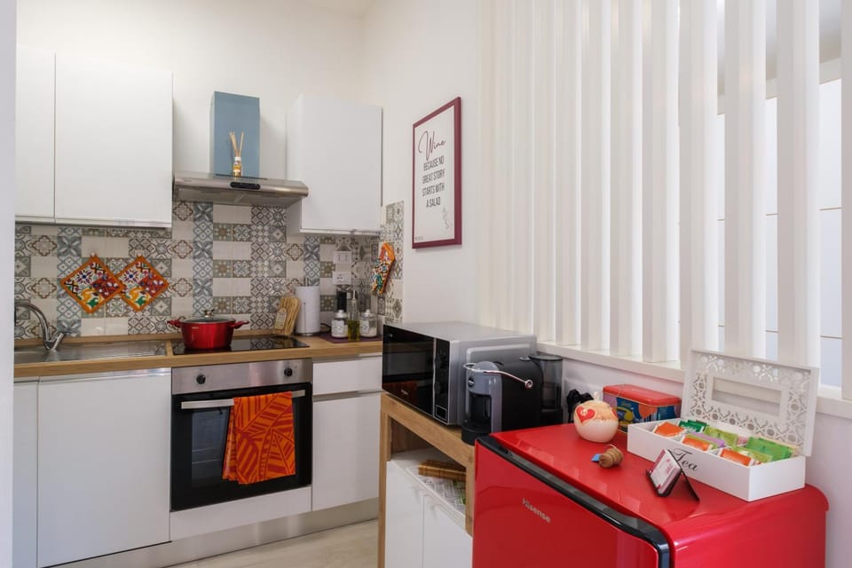 Coffee/tea facilities, Kitchen or kitchenette, microwave