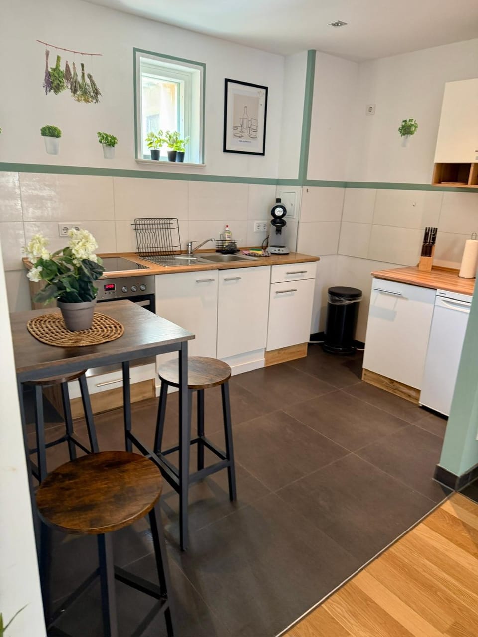 Kitchen or kitchenette, Dining area, oven, stove, toaster