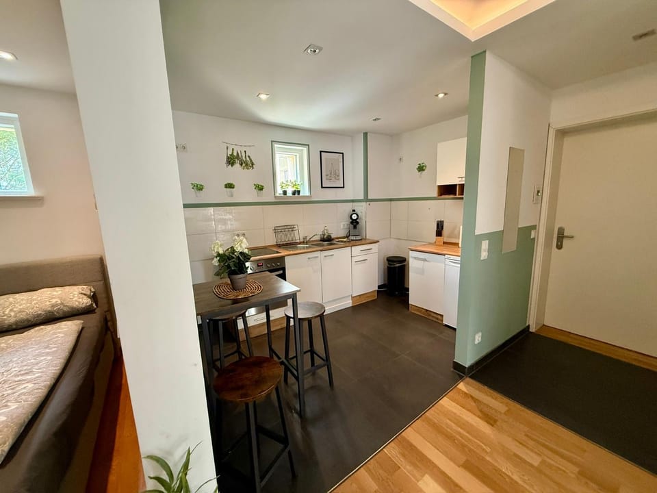 Kitchen or kitchenette, Seating area, Dining area