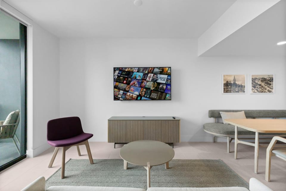 TV and multimedia, Seating area, Dining area