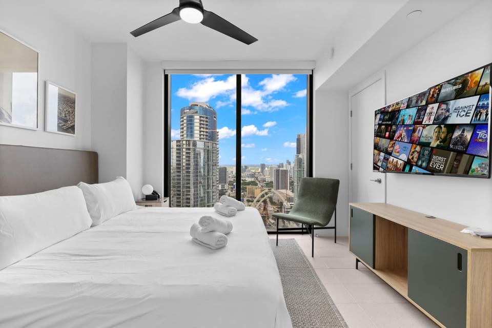 Bed, TV and multimedia, Photo of the whole room, Bedroom, City view