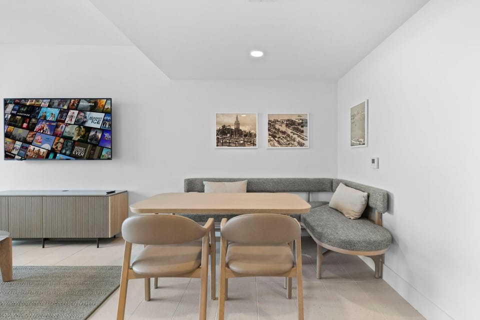 Living room, Seating area, Dining area