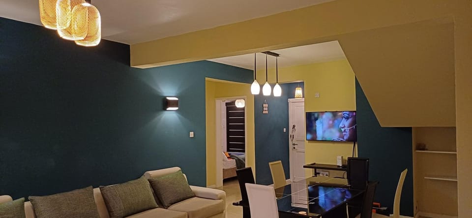 TV and multimedia, Living room, Seating area, Evening entertainment