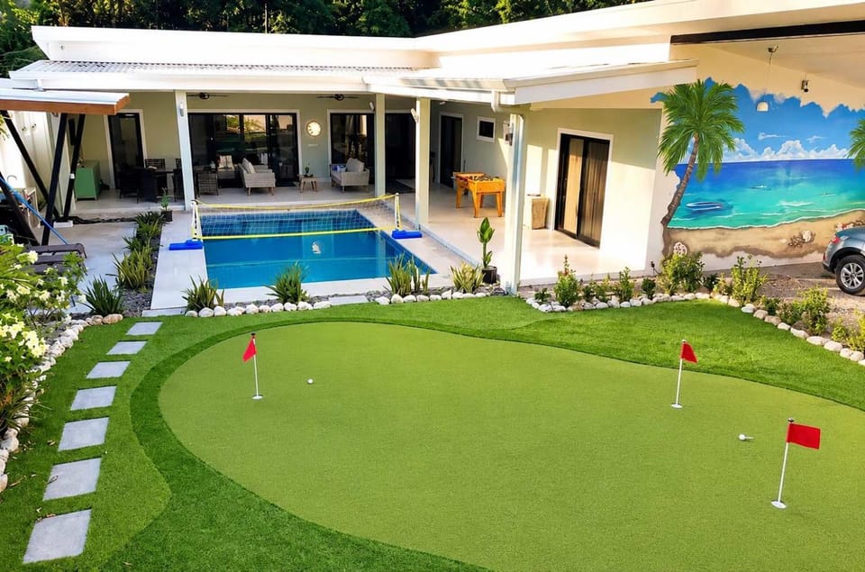 Minigolf, Swimming pool