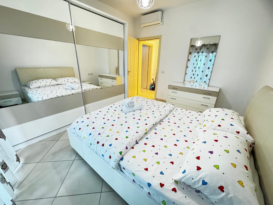 Bed, Photo of the whole room, Bedroom, wardrobe