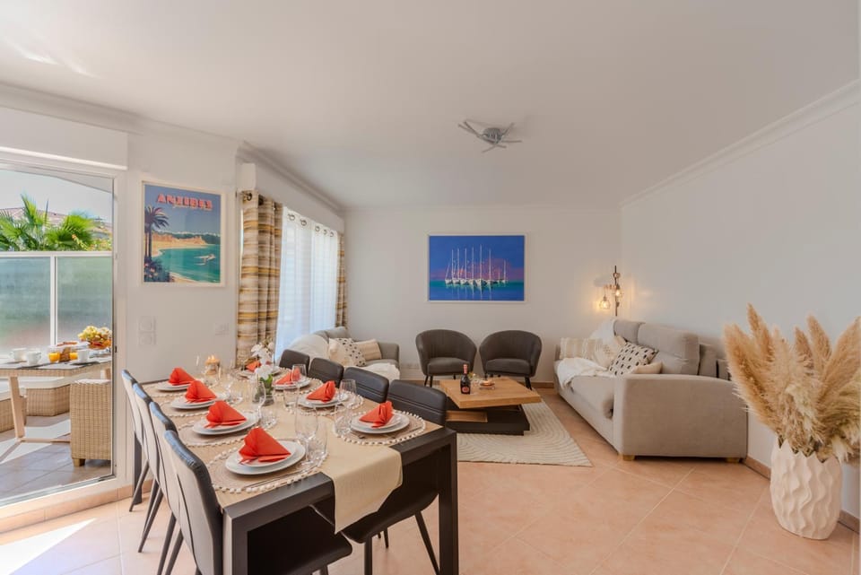 Patio, Living room, Dining area, furniture