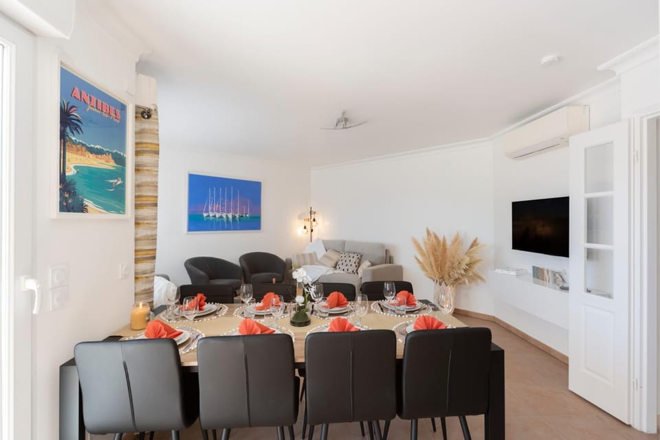 Communal lounge/ TV room, TV and multimedia, Living room, Dining area