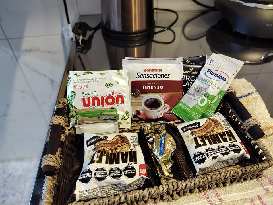 Coffee/tea facilities, Kitchen or kitchenette, Food and drinks, Food