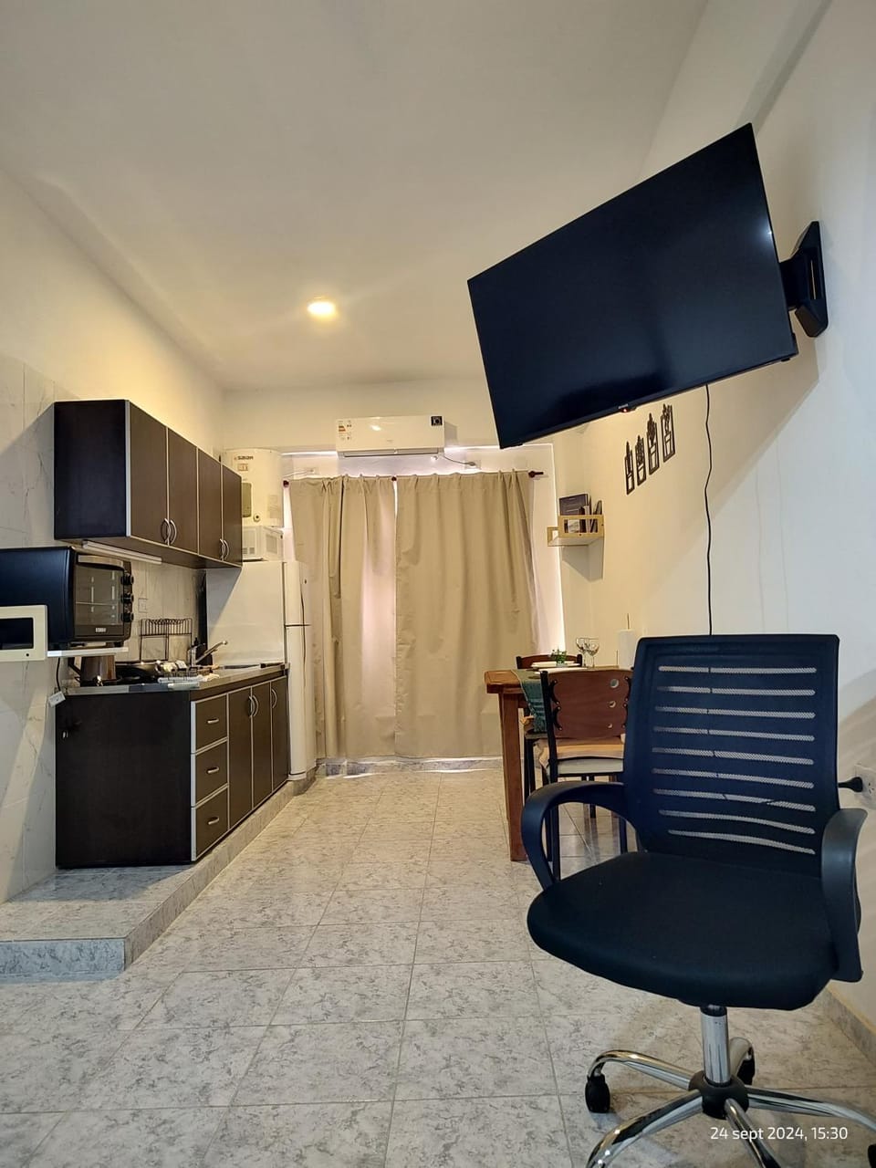 TV and multimedia, Kitchen or kitchenette, Seating area, oven