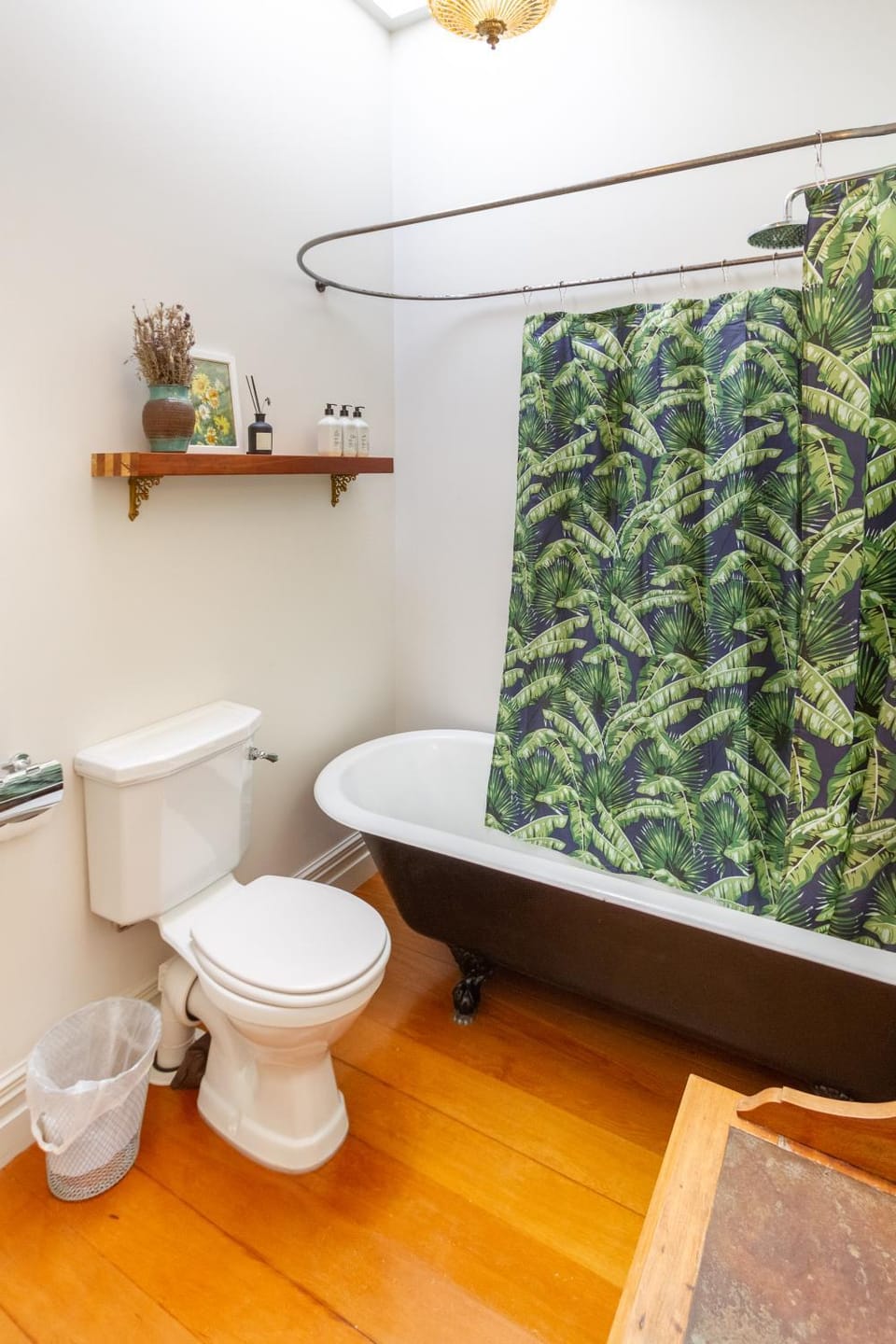 Toilet, Bathroom, Decorative detail, Bath