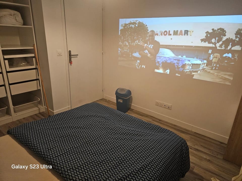 Emmanuel INN 1 Bed and Breakfast in Drancy