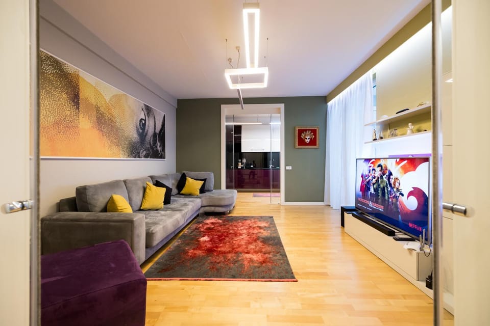 Communal lounge/ TV room, TV and multimedia, Living room, Seating area, Evening entertainment