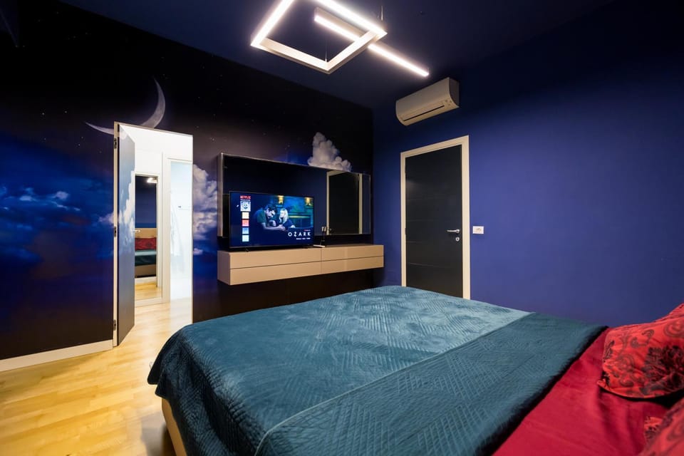 Bed, TV and multimedia, Photo of the whole room, Evening entertainment, Bedroom
