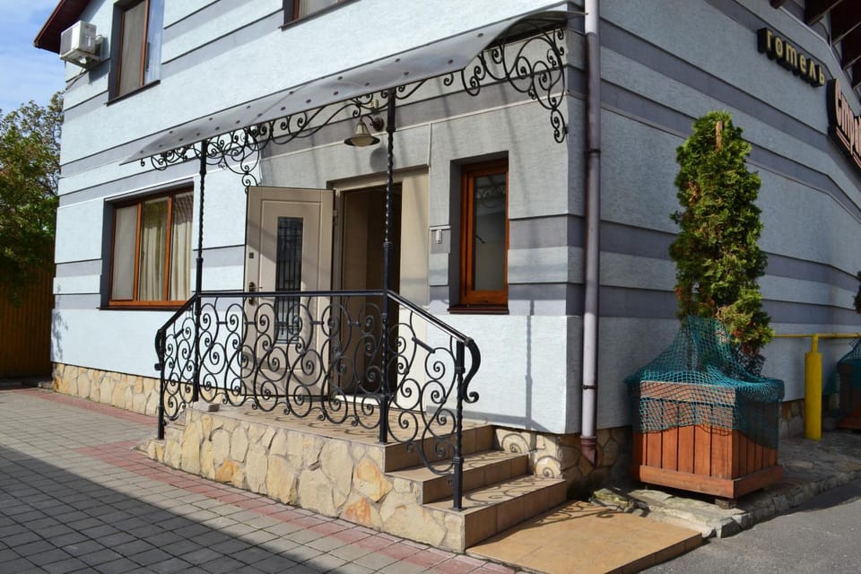 Facade/entrance