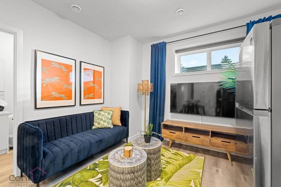 Communal lounge/ TV room, TV and multimedia, Living room, Seating area, Evening entertainment
