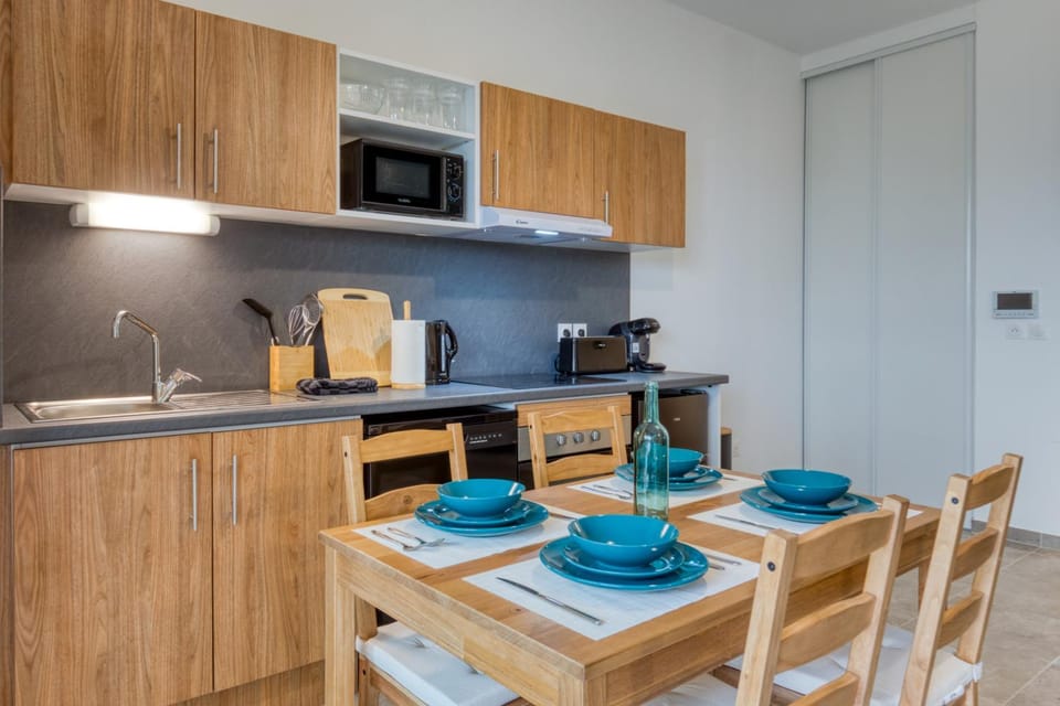Dining area, kitchen
