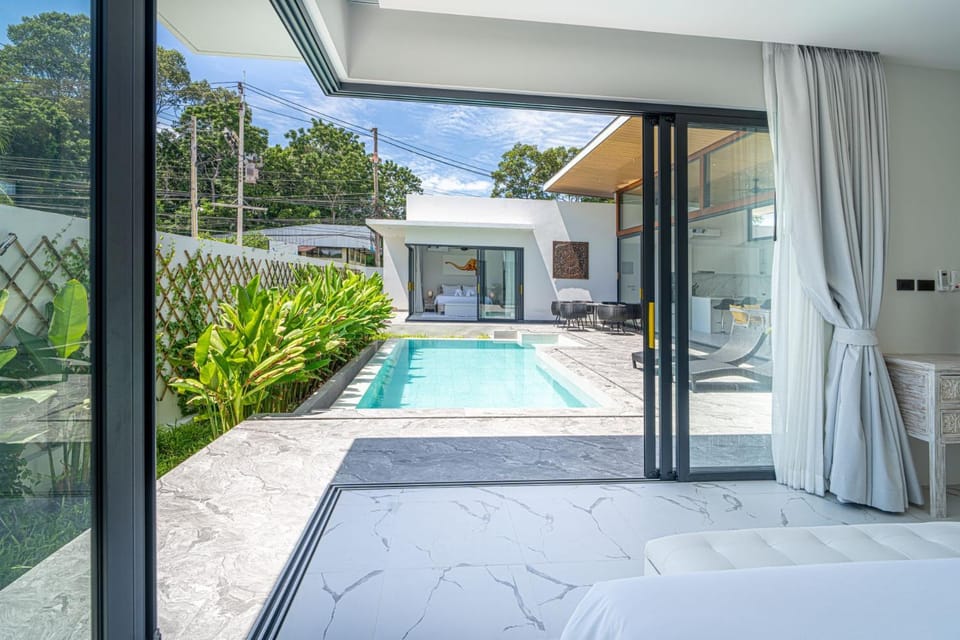 Natural landscape, Garden, Balcony/Terrace, Bedroom, Garden view, Pool view, Swimming pool, sunbed