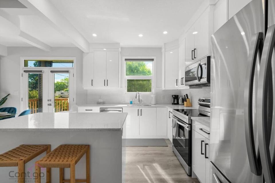 Kitchen or kitchenette, Dining area, dishwasher, oven, stove, toaster