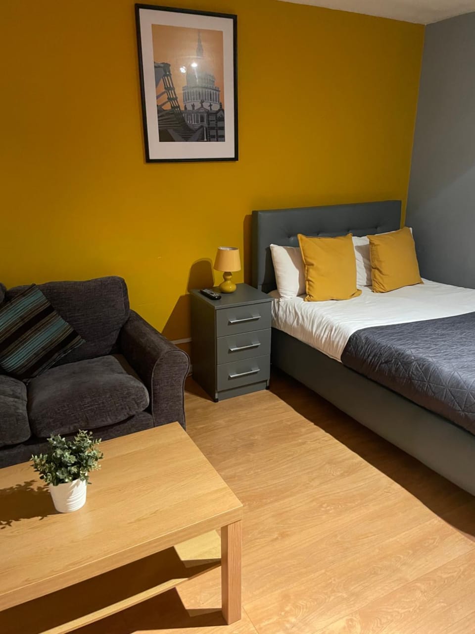 Bed, Photo of the whole room, Bedroom