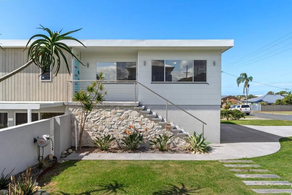 Pacific Breeze House in Swansea