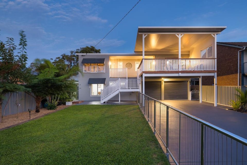 Shoaly House - A Spacious Oasis House in Shoal Bay